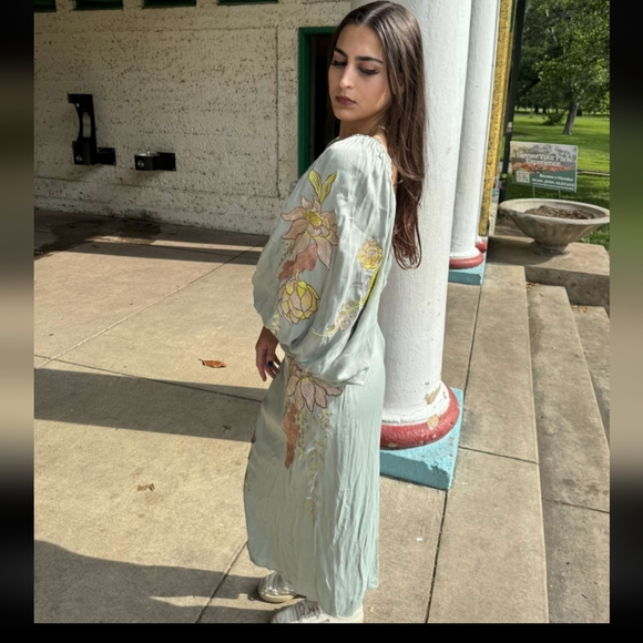 Embroidered dress - Picture 4 of 8